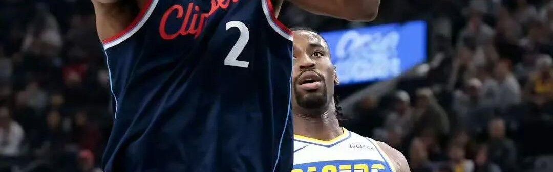 疼到锤地！小卡新大腿伤了！3节29+8，快船直冲第8！