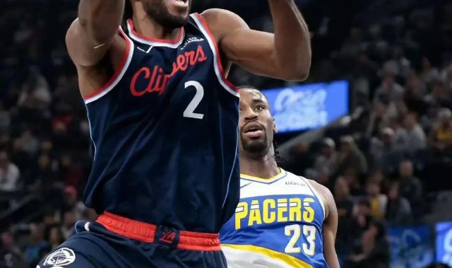 疼到锤地！小卡新大腿伤了！3节29+8，快船直冲第8！