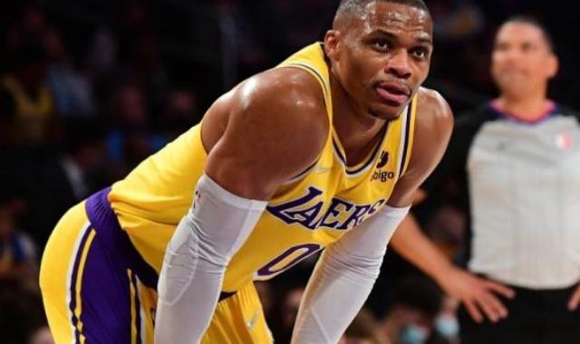 世界杯官网-韦少季前赛发挥糟糕 某高管：再这样湖人会交易他